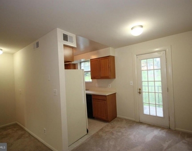 2832 Wakefield Street S - Photo Thumbnail 3