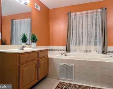 21 Miller Circle - Photo Thumbnail 7