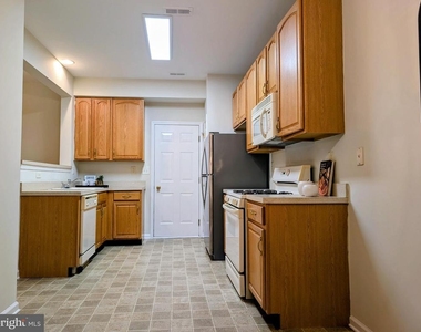 21 Miller Circle - Photo Thumbnail 3
