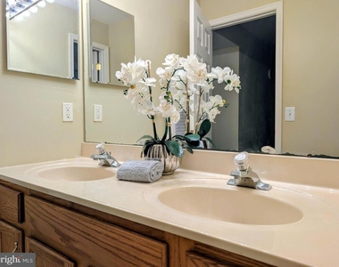 21 Miller Circle - Photo Thumbnail 12