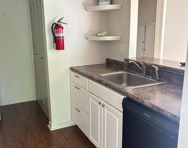 1303 Roberts Way - Photo Thumbnail 3