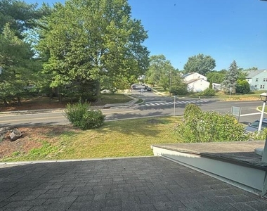 1303 Roberts Way - Photo Thumbnail 10