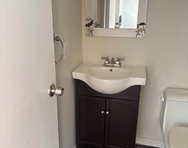 1303 Roberts Way - Photo Thumbnail 6