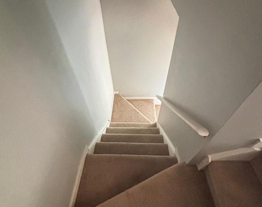 1303 Roberts Way - Photo Thumbnail 8