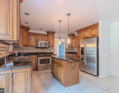 3929 Sunflower Circle - Photo Thumbnail 6