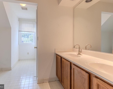 3929 Sunflower Circle - Photo Thumbnail 17