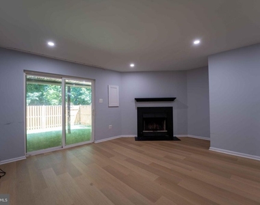 18246 Fox Chase Circle - Photo Thumbnail 20
