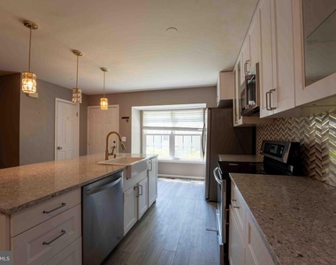 18246 Fox Chase Circle - Photo Thumbnail 5