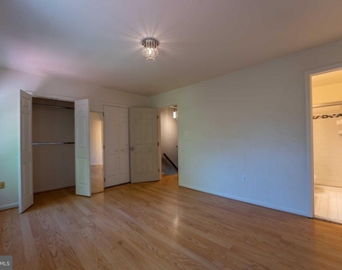18246 Fox Chase Circle - Photo Thumbnail 16