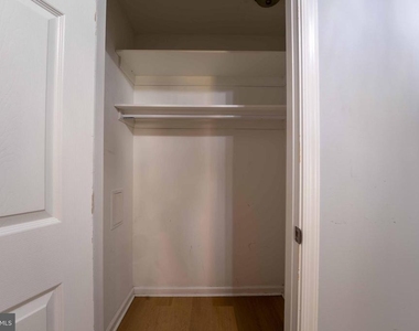 18246 Fox Chase Circle - Photo Thumbnail 25