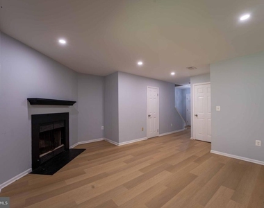18246 Fox Chase Circle - Photo Thumbnail 22