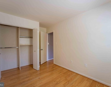 18246 Fox Chase Circle - Photo Thumbnail 13