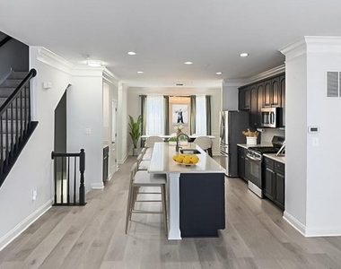 3556 Woodlake Drive - Photo Thumbnail 5