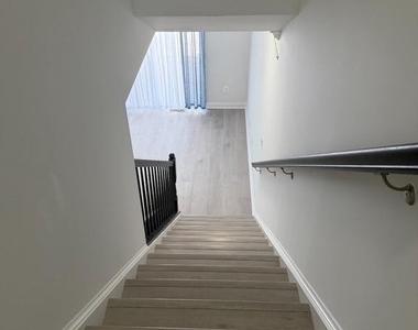 3556 Woodlake Drive - Photo Thumbnail 7