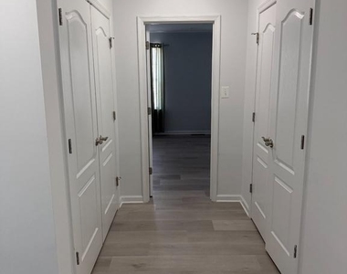 3556 Woodlake Drive - Photo Thumbnail 10