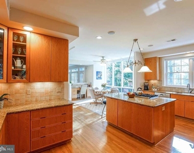 9720 Holloway Hill Court - Photo Thumbnail 2