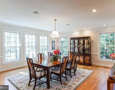 9720 Holloway Hill Court - Photo Thumbnail 7