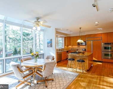9720 Holloway Hill Court - Photo Thumbnail 3