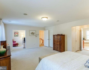 9720 Holloway Hill Court - Photo Thumbnail 10