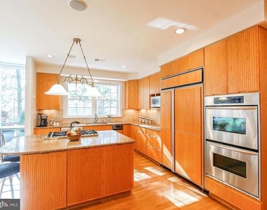 9720 Holloway Hill Court - Photo Thumbnail 4