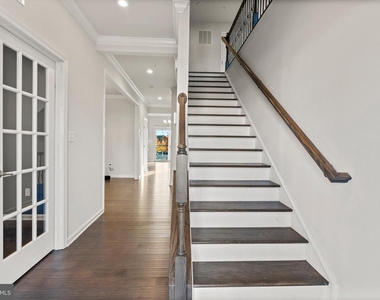 311 Sunrise Court - Photo Thumbnail 4