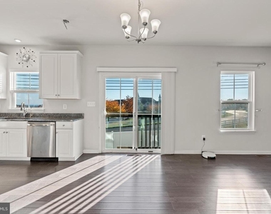 311 Sunrise Court - Photo Thumbnail 13