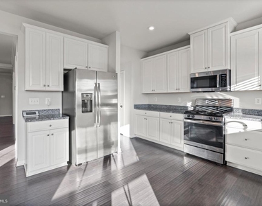 311 Sunrise Court - Photo Thumbnail 22