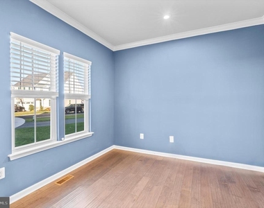 311 Sunrise Court - Photo Thumbnail 5
