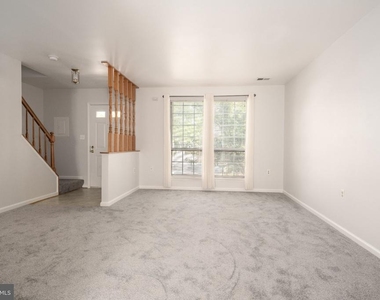 404 Terry Court - Photo Thumbnail 3