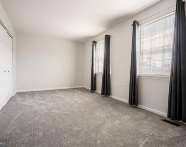 404 Terry Court - Photo Thumbnail 2