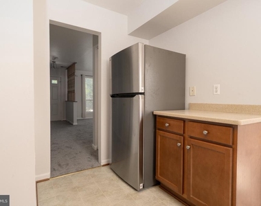 404 Terry Court - Photo Thumbnail 8