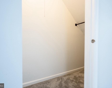 404 Terry Court - Photo Thumbnail 17