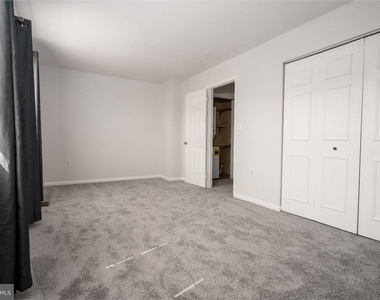 404 Terry Court - Photo Thumbnail 13