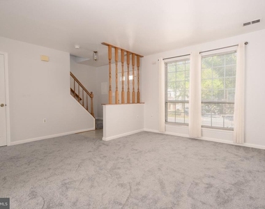 404 Terry Court - Photo Thumbnail 5