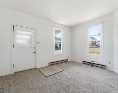 815 Maple Avenue N - Photo Thumbnail 4