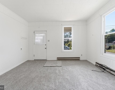 815 Maple Avenue N - Photo Thumbnail 3