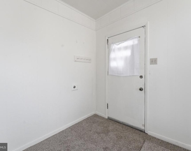 815 Maple Avenue N - Photo Thumbnail 2