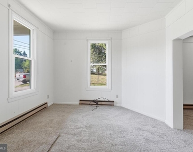 815 Maple Avenue N - Photo Thumbnail 6