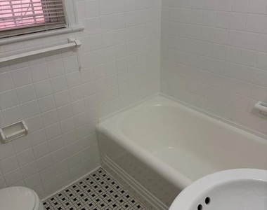 321 Adams Street Ne - Photo Thumbnail 12