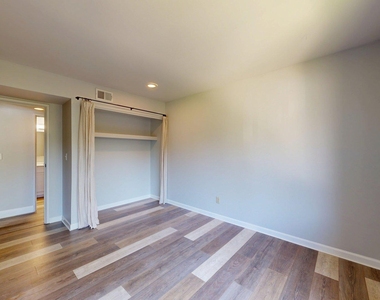 2108 Pauline Boulevard - Photo Thumbnail 12