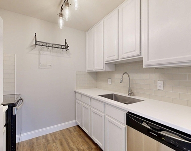 2108 Pauline Boulevard - Photo Thumbnail 2
