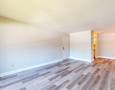 2108 Pauline Boulevard - Photo Thumbnail 9