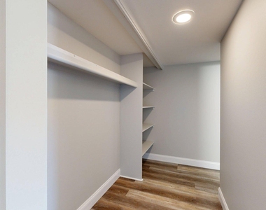2108 Pauline Boulevard - Photo Thumbnail 10