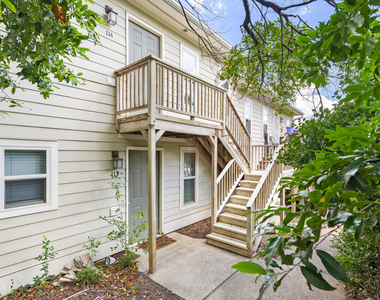 1513 E Franklin Street - Photo Thumbnail 15