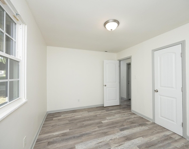 3017 Wedgedale Avenue - Photo Thumbnail 24