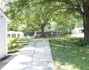3017 Wedgedale Avenue - Photo Thumbnail 3