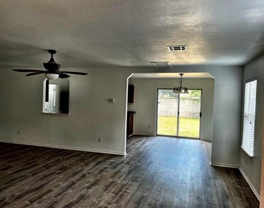 12313 Drummond Dr - Photo Thumbnail 4