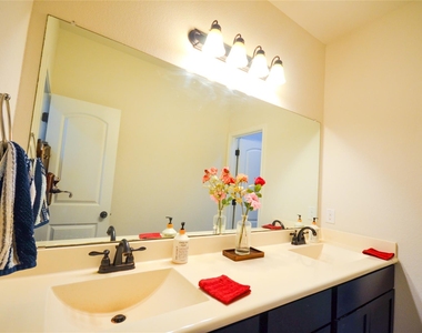 5632 Sabbia Dr - Photo Thumbnail 7