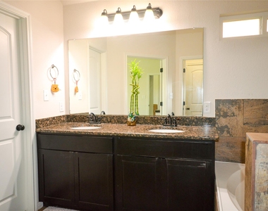 5632 Sabbia Dr - Photo Thumbnail 13