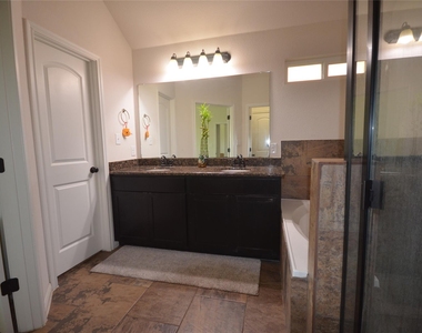 5632 Sabbia Dr - Photo Thumbnail 5